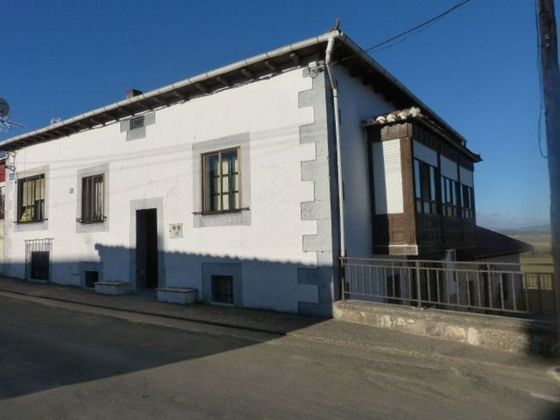 Foto 1 de Venta de casa en Villarcayo de Merindad de Castilla la Vieja de 5 habitaciones con garaje y calefacción