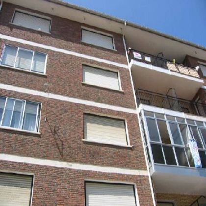 Foto 1 de Venta de piso en Villarcayo de Merindad de Castilla la Vieja de 2 habitaciones con terraza y ascensor