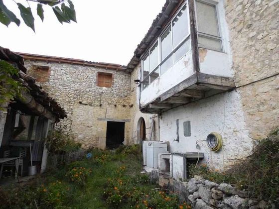 Foto 2 de Casa en venda a Villarcayo de Merindad de Castilla la Vieja de 4 habitacions amb garatge i jardí