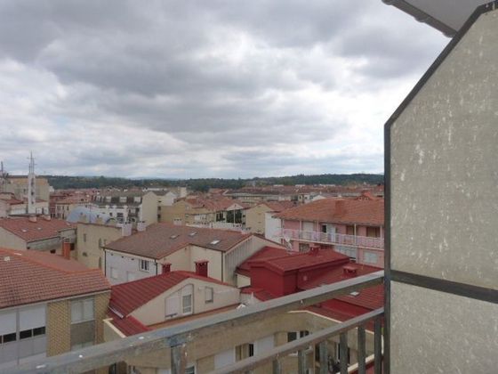 Foto 1 de Pis en venda a Villarcayo de Merindad de Castilla la Vieja de 2 habitacions amb balcó i calefacció