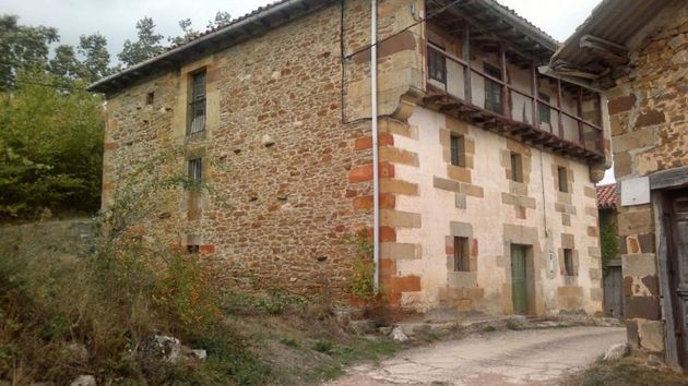 Foto 1 de Casa en venda a Valle de Manzanedo de 3 habitacions amb balcó i calefacció