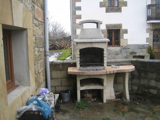 Foto 2 de Casa en venda a Valle de Valdebezana de 6 habitacions amb garatge i balcó