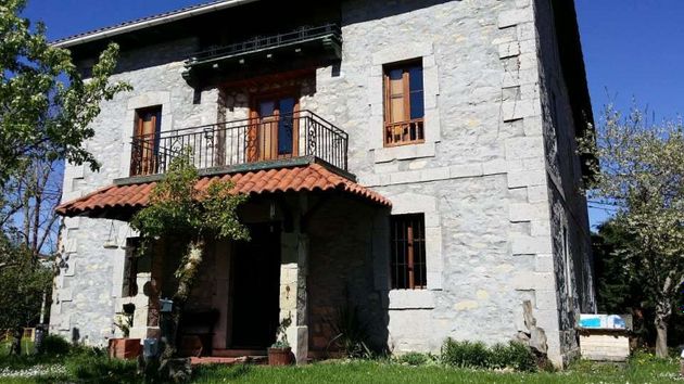 Foto 1 de Casa en venda a Valle de Losa de 4 habitacions amb garatge i calefacció