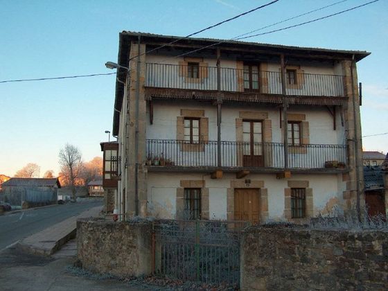 Foto 1 de Casa en venda a Espinosa de los Monteros de 3 habitacions i 661 m²