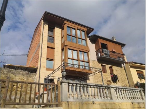 Foto 1 de Casa en venda a Cuzcurrita de Río Tirón de 3 habitacions amb terrassa