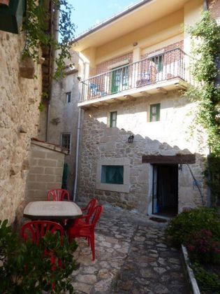 Foto 1 de Casa en venta en Valle de Manzanedo de 3 habitaciones con terraza y calefacción