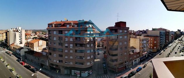 Foto 2 de Àtic en venda a Tres Olivos - La Piedad de 4 habitacions amb terrassa i garatge