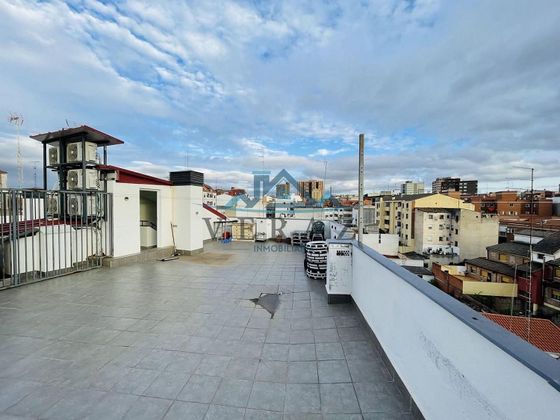 Foto 2 de Àtic en venda a calle Matadero de 3 habitacions amb terrassa i aire acondicionat