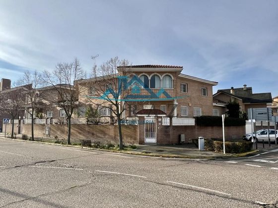 Foto 1 de Casa en venda a El Pilar - La Estación de 7 habitacions amb terrassa i piscina