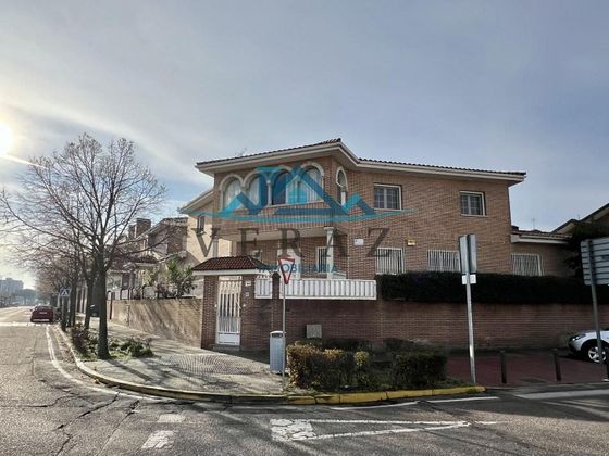 Foto 2 de Casa en venda a El Pilar - La Estación de 7 habitacions amb terrassa i piscina