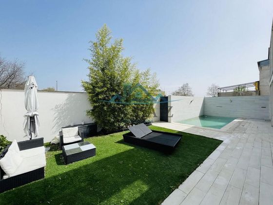 Foto 2 de Venta de chalet en Centro - Corte Inglés de 4 habitaciones con terraza y piscina