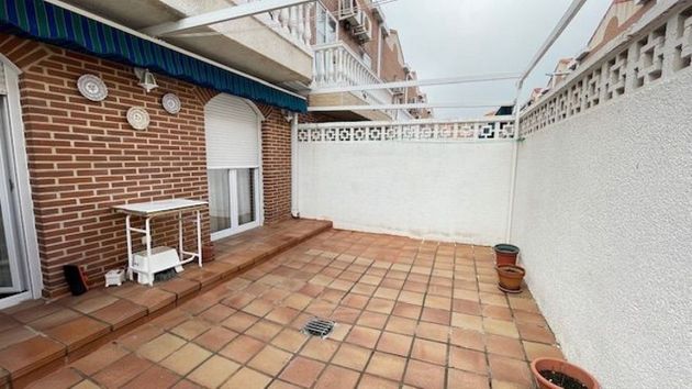Foto 1 de Casa en venta en Azucaica - Santa María de Benquerencia de 4 habitaciones con piscina y jardín