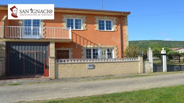 Foto 1 de Casa adossada en venda a Villarcayo de Merindad de Castilla la Vieja de 3 habitacions amb terrassa i jardí