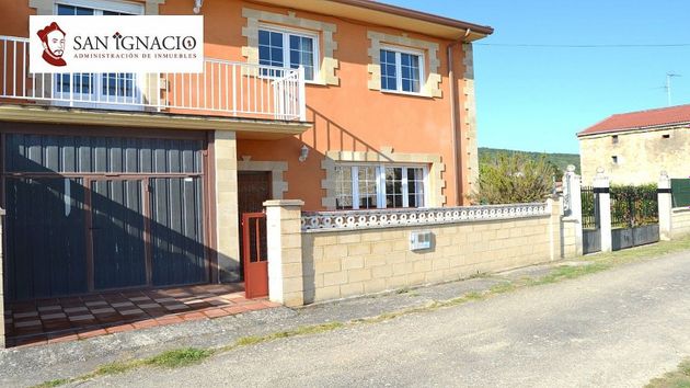 Foto 2 de Venta de casa adosada en Villarcayo de Merindad de Castilla la Vieja de 3 habitaciones con terraza y jardín