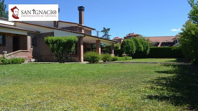 Foto 1 de Xalet en venda a Villarcayo de Merindad de Castilla la Vieja de 4 habitacions amb terrassa i piscina