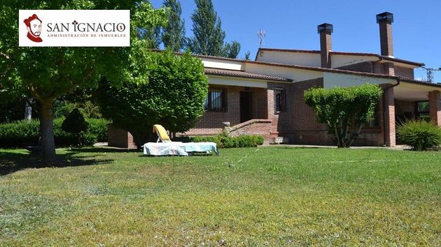 Foto 2 de Xalet en venda a Villarcayo de Merindad de Castilla la Vieja de 4 habitacions amb terrassa i piscina