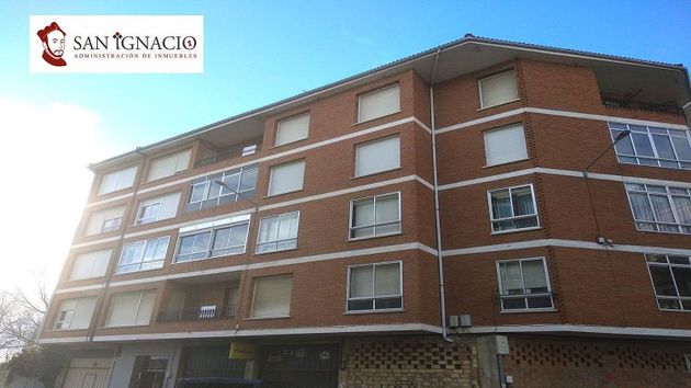 Foto 1 de Venta de piso en Villarcayo de Merindad de Castilla la Vieja de 3 habitaciones con terraza y balcón