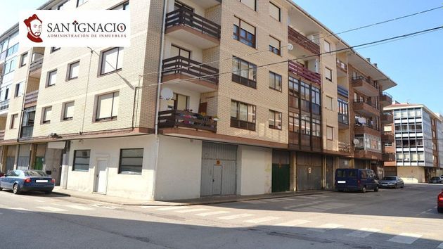 Foto 1 de Pis en venda a Villarcayo de Merindad de Castilla la Vieja de 3 habitacions amb terrassa i balcó