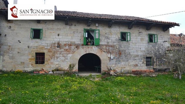 Foto 1 de Casa en venda a Valle de Valdebezana de 6 habitacions amb jardí