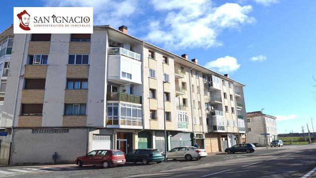 Foto 1 de Venta de piso en Villarcayo de Merindad de Castilla la Vieja de 2 habitaciones con balcón