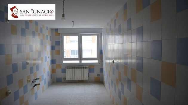 Foto 1 de Venta de piso en Villarcayo de Merindad de Castilla la Vieja de 2 habitaciones con calefacción y ascensor