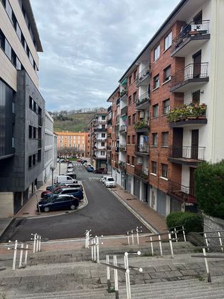 Foto 2 de Pis en venda a calle Karmelo Labaka de 2 habitacions amb balcó i calefacció