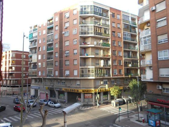 Foto 1 de Venta de piso en calle Goya de 4 habitaciones con terraza y garaje