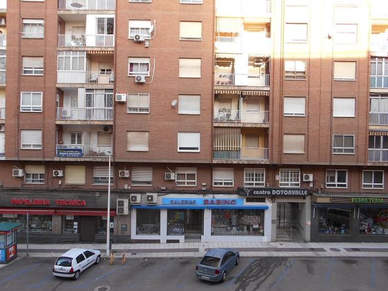 Foto 2 de Venta de piso en calle Goya de 4 habitaciones con terraza y garaje