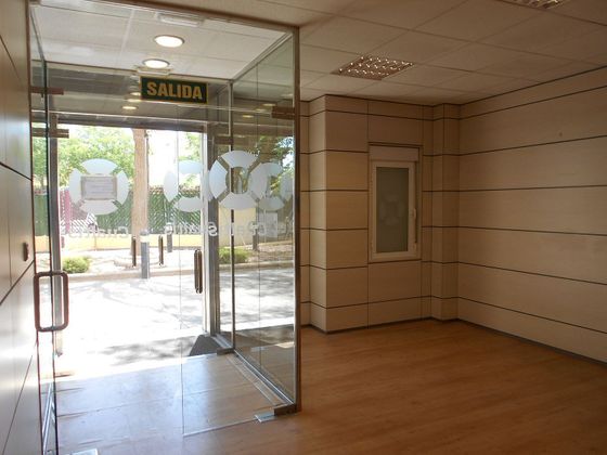 Foto 2 de Alquiler de oficina en calle Rosalia de Castro de 244 m²