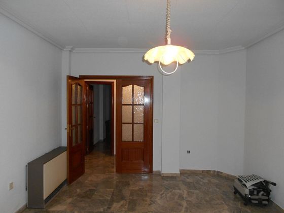Foto 2 de Piso en venta en calle Cañas de 3 habitaciones con terraza y calefacción
