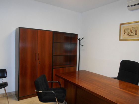 Foto 2 de Oficina en lloguer a calle Ramón y Cajal amb aire acondicionat