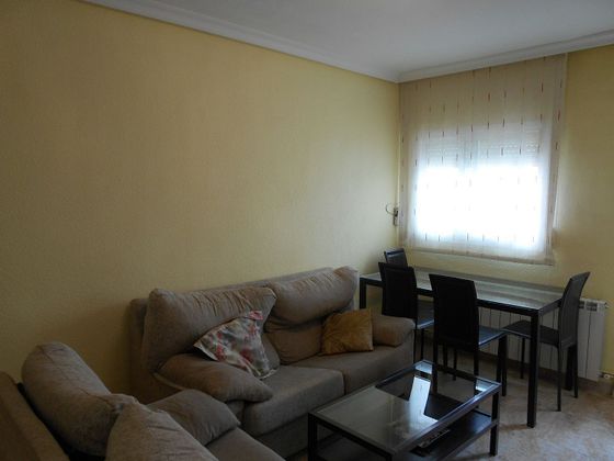 Foto 1 de Pis en venda a Centro - El Pilar de 3 habitacions amb terrassa i calefacció