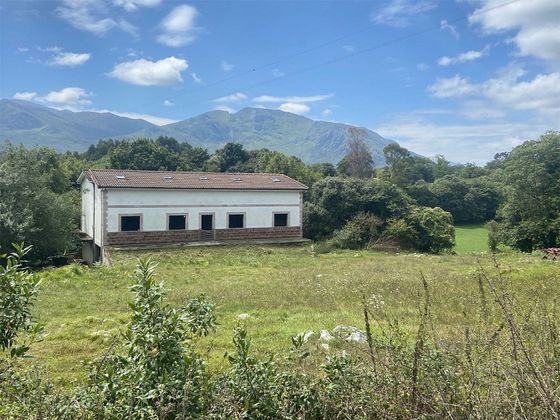Foto 2 de Casa rural en venda a Celorio-Poó-Parres de 3 habitacions i 380 m²