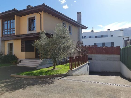 Foto 2 de Casa en venda a Llanes de 4 habitacions amb terrassa i garatge