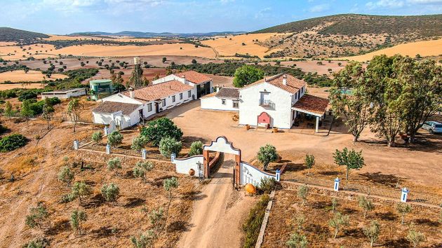 Foto 1 de Casa rural en venda a Viso del Marqués de 4 habitacions amb jardí