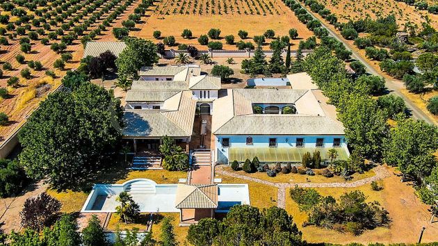 Foto 1 de Casa rural en venda a Valdepeñas de 10 habitacions amb piscina i jardí