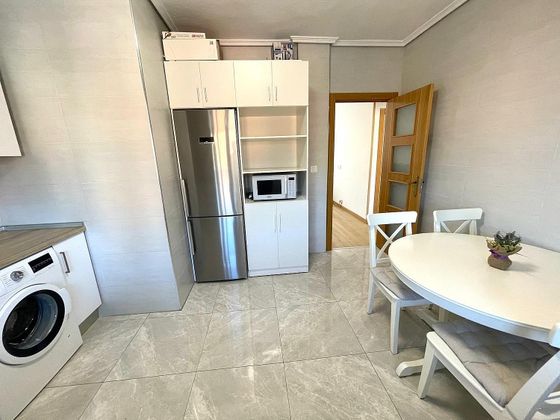 Foto 2 de Pis en venda a Zaramaga de 3 habitacions amb terrassa i calefacció