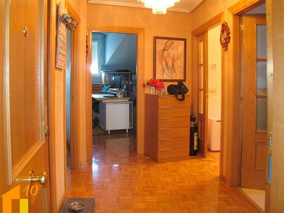 Foto 2 de Venta de piso en Villalonquéjar de 2 habitaciones con garaje y calefacción