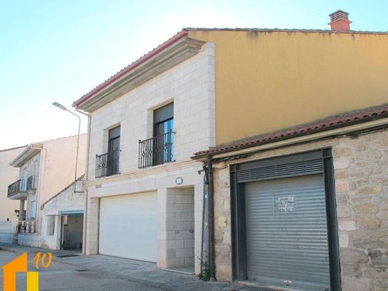 Foto 1 de Chalet en venta en Quintanilla Vivar de 3 habitaciones con terraza y garaje