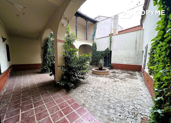 Foto 2 de Chalet en venta en Torrijos de 10 habitaciones con terraza y jardín