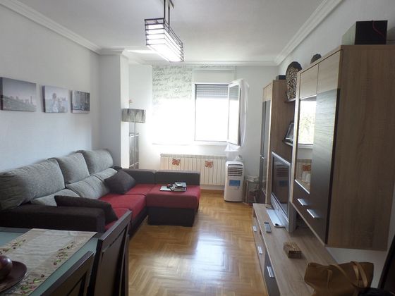 Foto 1 de Pis en lloguer a Villares de la Reina de 2 habitacions amb garatge i mobles