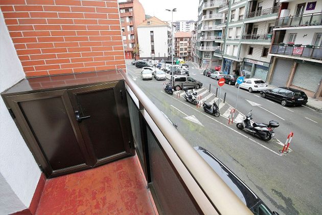 Foto 1 de Pis en venda a Santurtzi de 2 habitacions amb ascensor