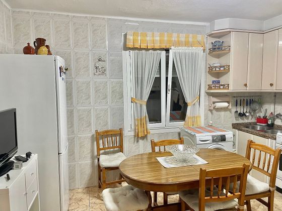 Foto 2 de Piso en venta en Parroquias de Oviedo de 2 habitaciones con garaje y calefacción