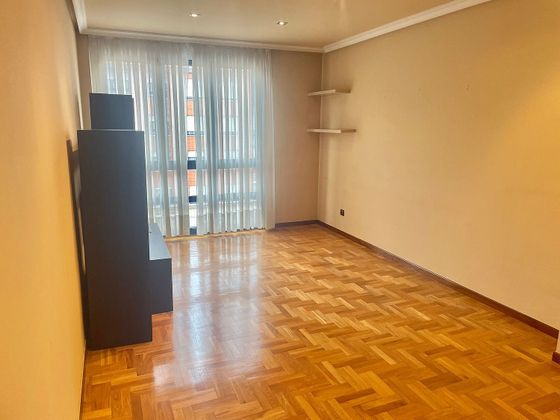 Foto 2 de Alquiler de piso en Quirós de 2 habitaciones con garaje y ascensor