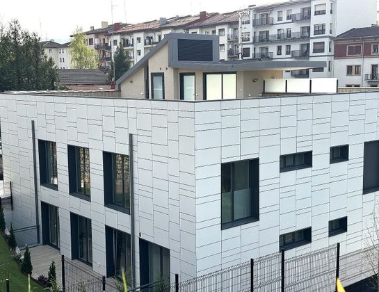 Foto 1 de Pis en venda a Centro - Mendibil - Santiago de 3 habitacions amb terrassa i garatge