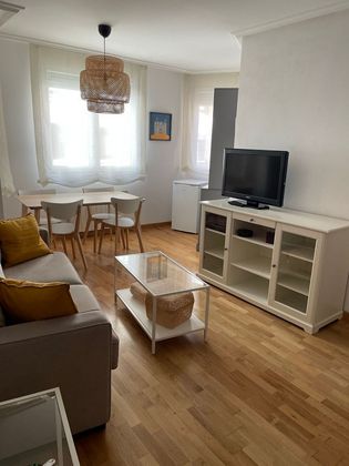 Foto 2 de Alquiler de piso en Centro Ciudad de 1 habitación con terraza y muebles