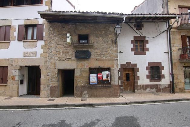 Foto 1 de Casa adossada en venda a calle Mikel Arregui de 3 habitacions amb calefacció