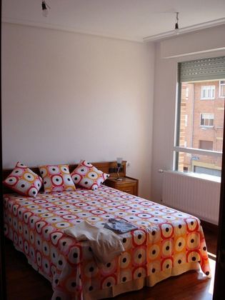 Foto 2 de Pis en venda a calle Langarika de 2 habitacions amb mobles i balcó