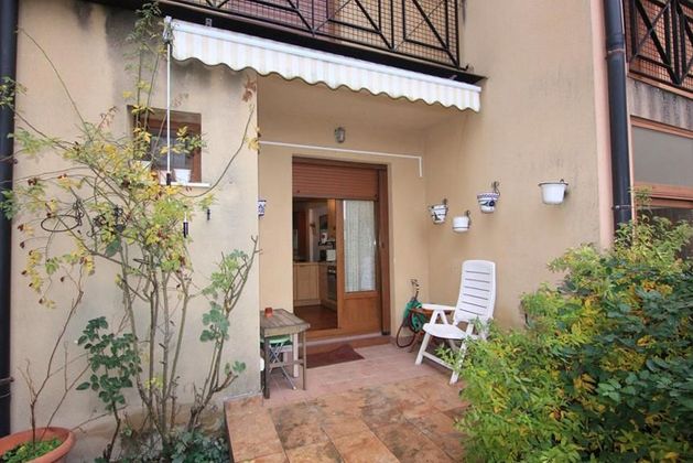 Foto 2 de Casa adossada en venda a calle Iturribarri de 3 habitacions amb terrassa i garatge