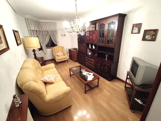 Foto 1 de Pis en venda a Zaramaga de 3 habitacions amb calefacció i ascensor